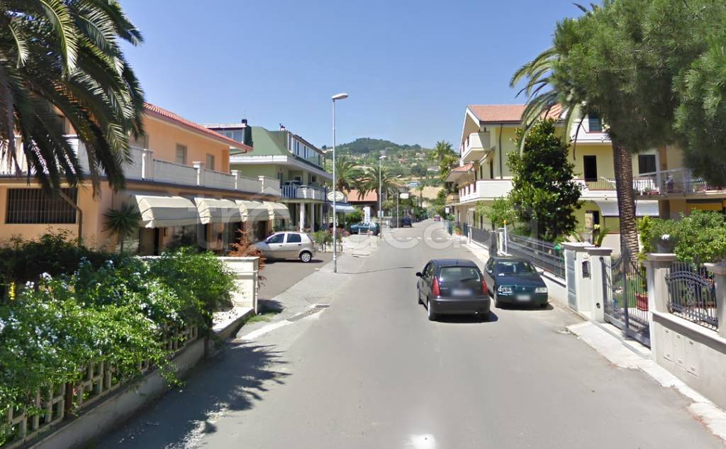 negozio in vendita a Martinsicuro