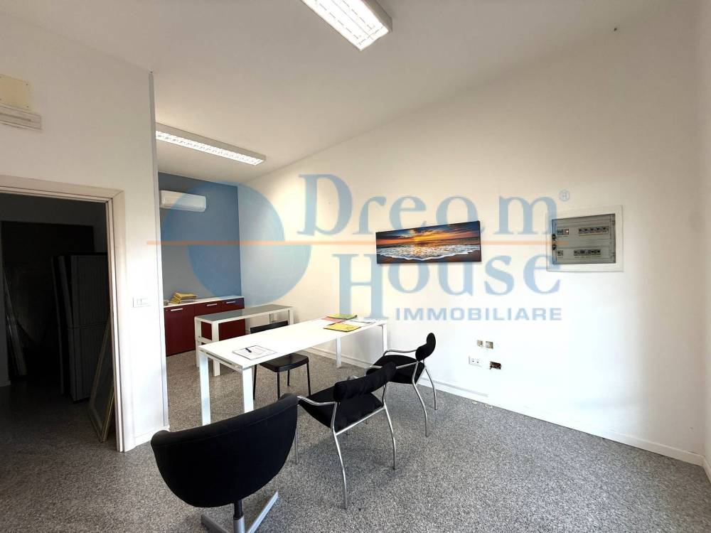 casa indipendente in vendita a Martinsicuro in zona Villa Rosa