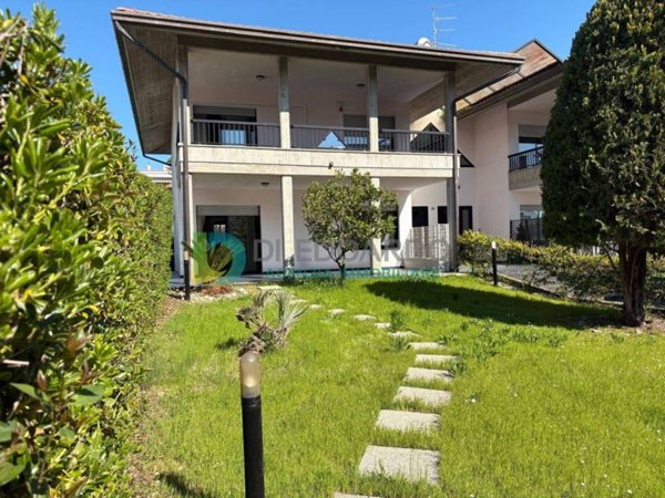 casa indipendente in vendita a Martinsicuro in zona Villa Rosa