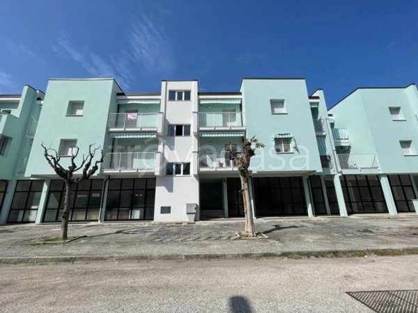 appartamento in vendita a Martinsicuro in zona Villa Rosa