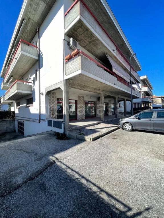 casa indipendente in vendita a Martinsicuro in zona Villa Rosa