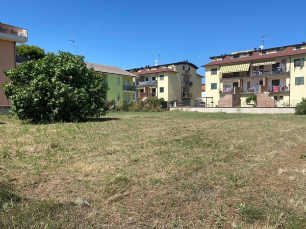 terreno edificabile in vendita a Martinsicuro in zona Villa Rosa
