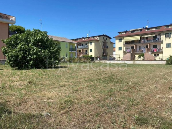 terreno edificabile in vendita a Martinsicuro in zona Villa Rosa