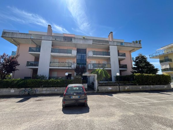 appartamento in vendita a Martinsicuro in zona Villa Rosa