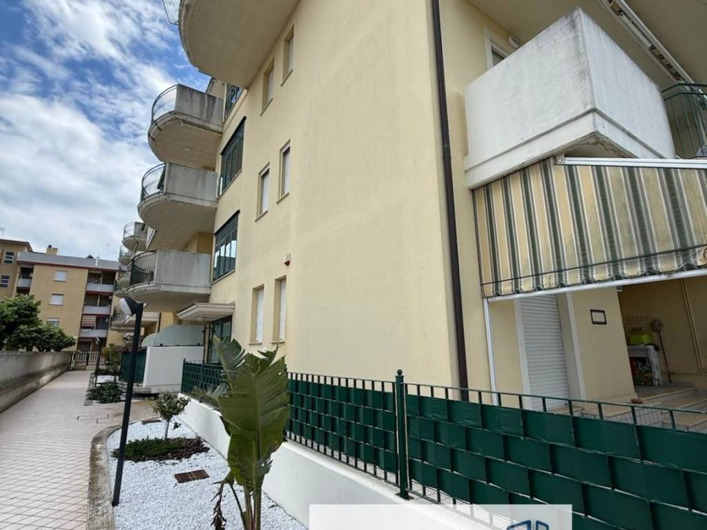 appartamento in vendita a Martinsicuro in zona Villa Rosa