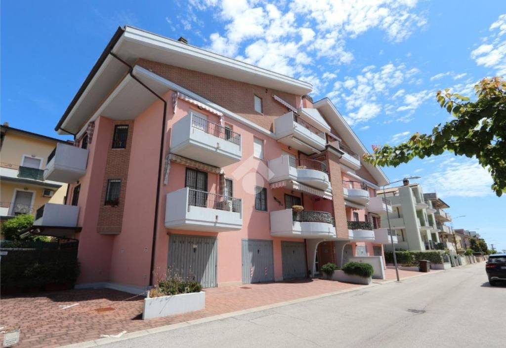 casa indipendente in vendita a Martinsicuro in zona Villa Rosa