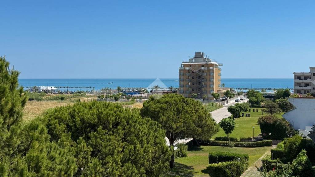 casa indipendente in vendita a Martinsicuro in zona Villa Rosa