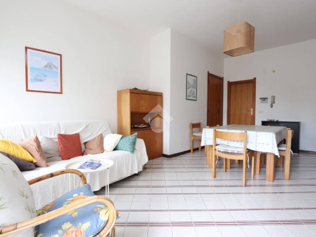appartamento in vendita a Martinsicuro in zona Villa Rosa