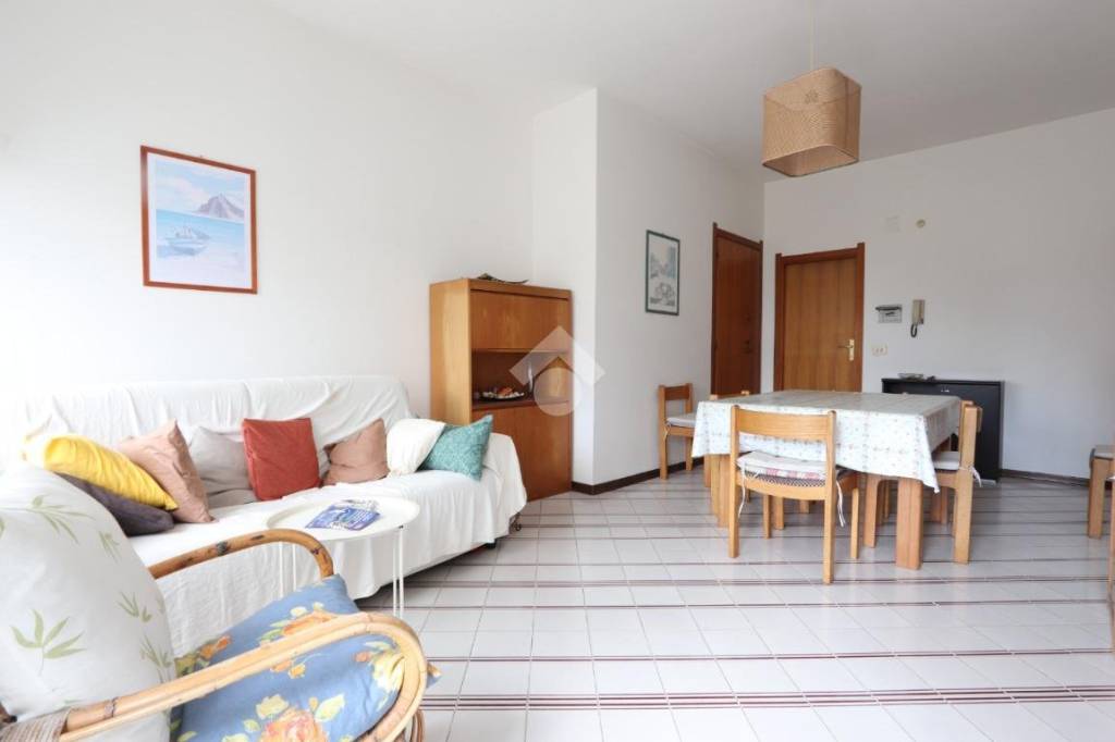 appartamento in vendita a Martinsicuro in zona Villa Rosa