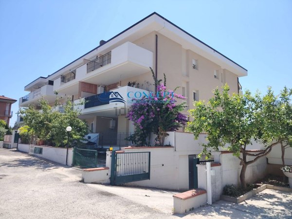 appartamento in vendita a Martinsicuro in zona Villa Rosa