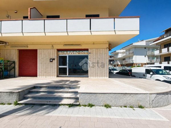 locale commerciale in vendita a Martinsicuro