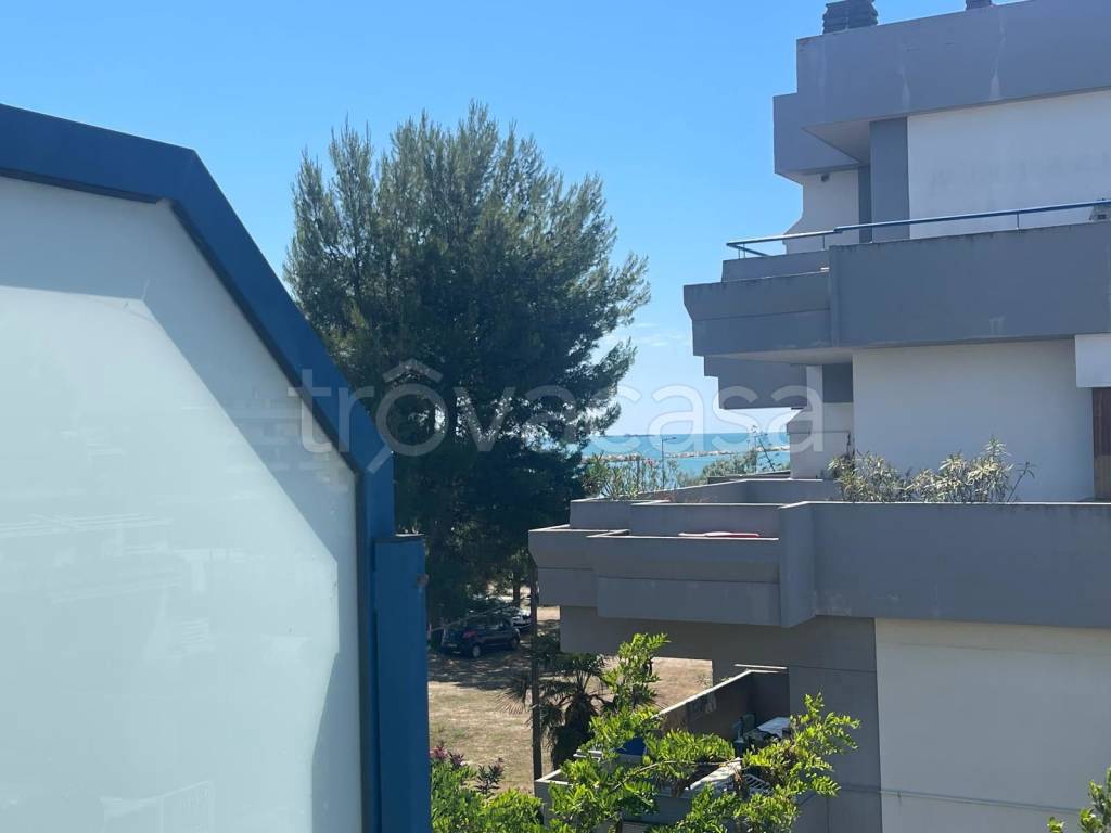appartamento in vendita a Martinsicuro in zona Villa Rosa