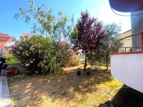 appartamento in vendita a Martinsicuro in zona Villa Rosa