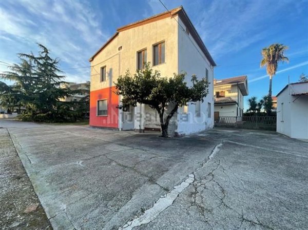 casa indipendente in vendita a Martinsicuro in zona Villa Rosa