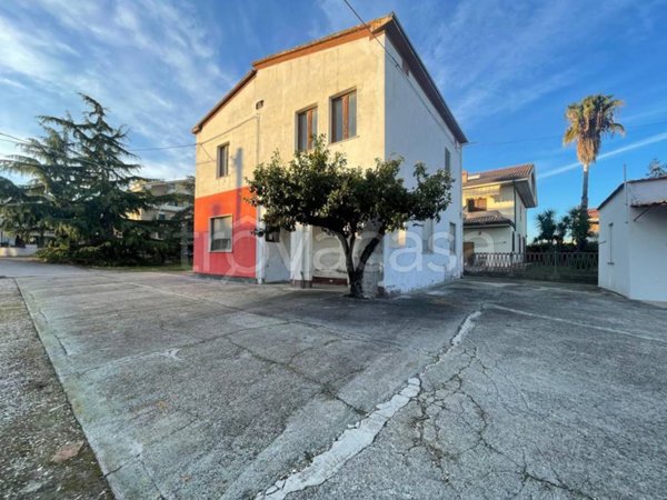 casa indipendente in vendita a Martinsicuro in zona Villa Rosa