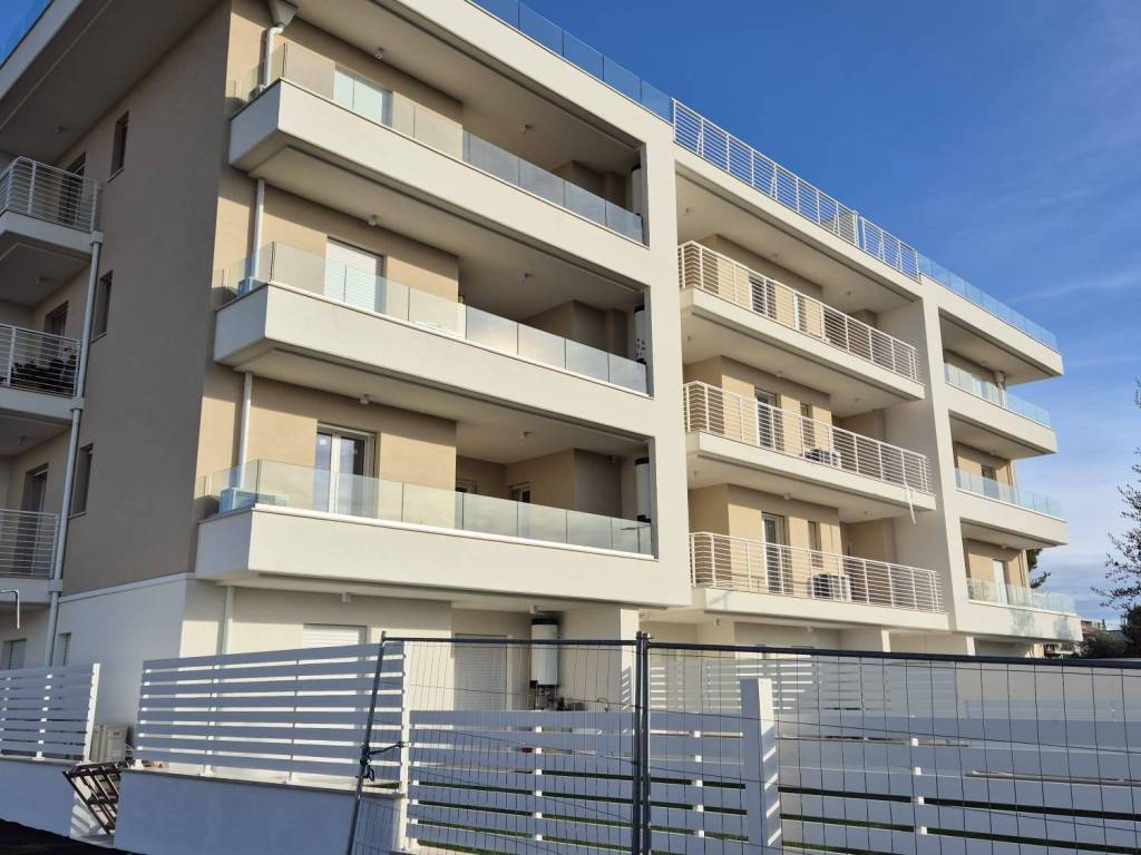 appartamento in vendita a Martinsicuro in zona Villa Rosa