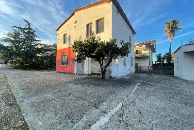 casa indipendente in vendita a Martinsicuro