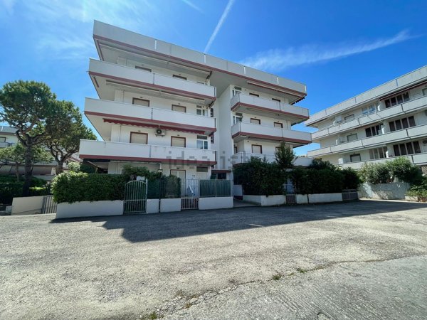 appartamento in vendita a Martinsicuro in zona Villa Rosa