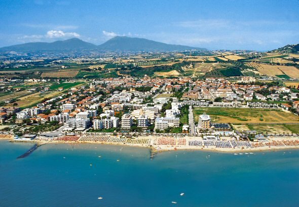 albergo in vendita a Martinsicuro in zona Villa Rosa