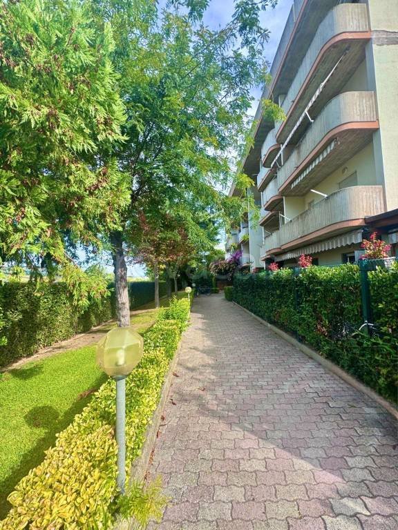 appartamento in vendita a Martinsicuro in zona Villa Rosa