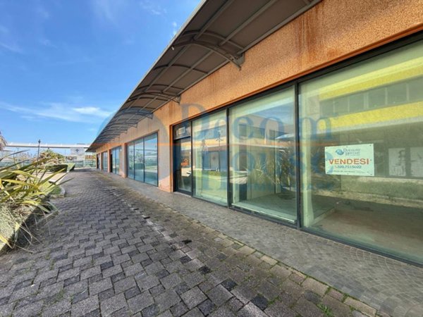 ufficio in vendita a Martinsicuro in zona Villa Rosa