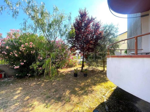 appartamento in vendita a Martinsicuro in zona Villa Rosa