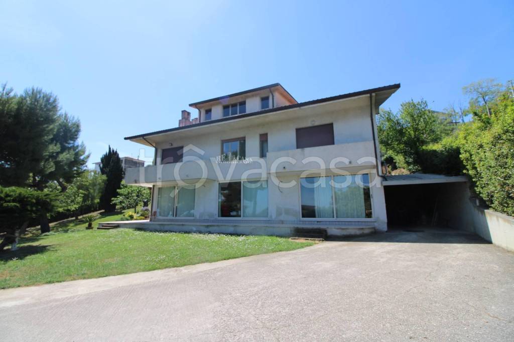 casa indipendente in vendita a Martinsicuro