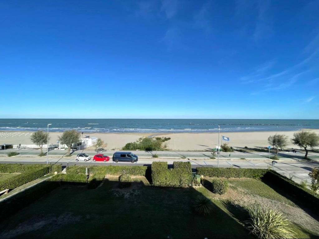 appartamento in vendita a Martinsicuro in zona Villa Rosa