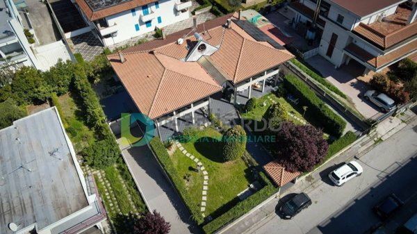 casa indipendente in vendita a Martinsicuro in zona Villa Rosa