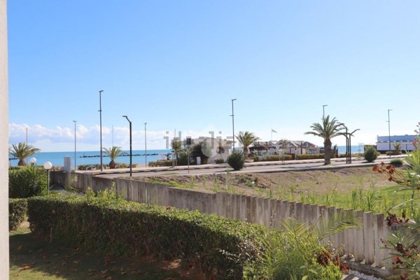 appartamento in vendita a Martinsicuro in zona Villa Rosa