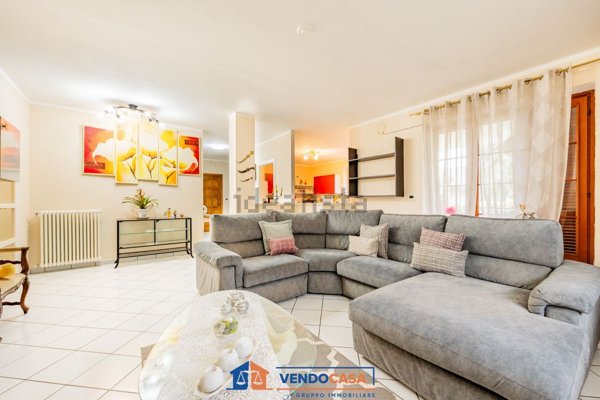 casa indipendente in vendita a Roccasparvera
