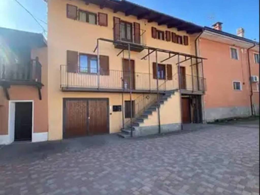 casa indipendente in vendita a Roccasparvera