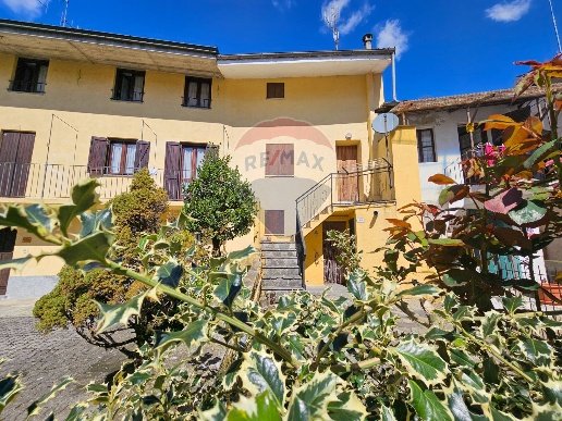 casa semindipendente in vendita a Roccasparvera in zona Castelletto