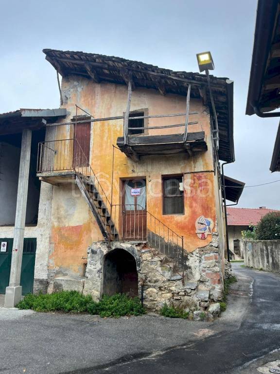 casa indipendente in vendita a Roccasparvera