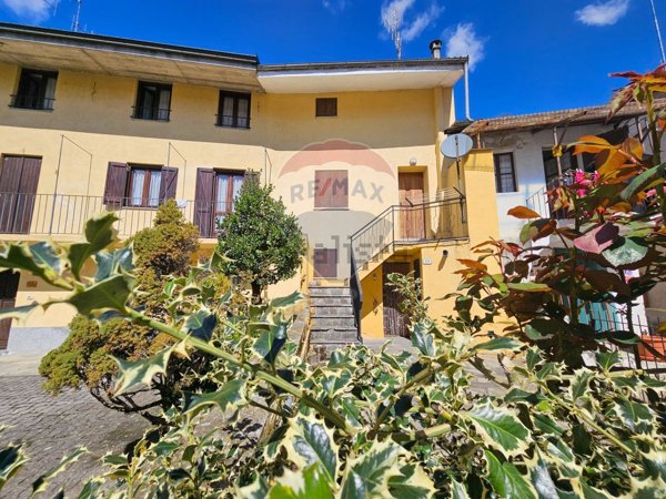 casa semindipendente in vendita a Roccasparvera in zona Castelletto