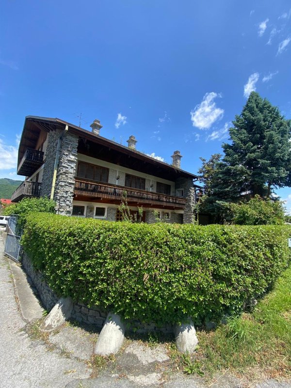casa indipendente in vendita a Roccasparvera in zona Piano Quinto