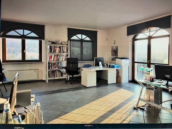 casale in vendita a Roddi