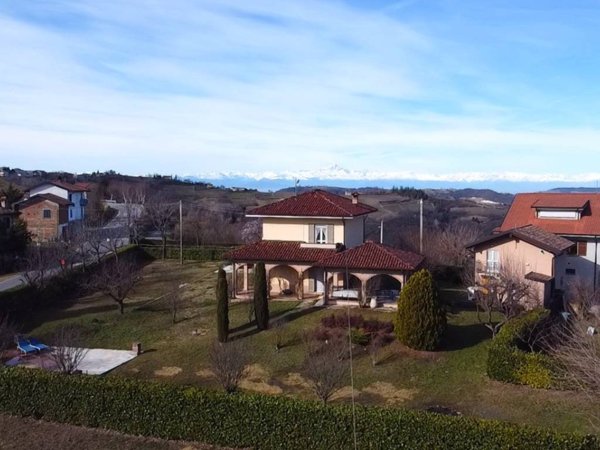 casa indipendente in vendita a Roddino