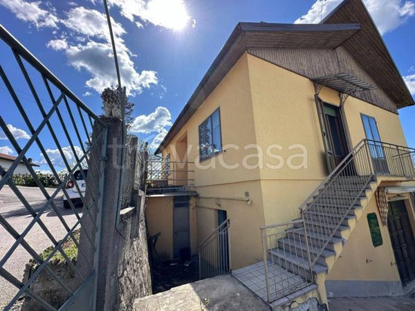 casa indipendente in vendita a Roddino