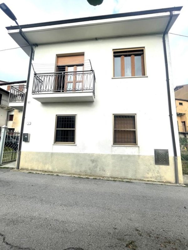 casa indipendente in vendita a Roddino
