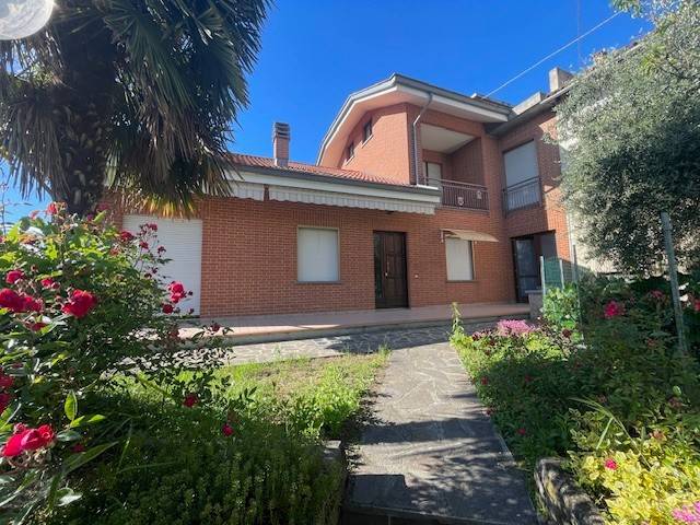 casa indipendente in vendita a Rodello
