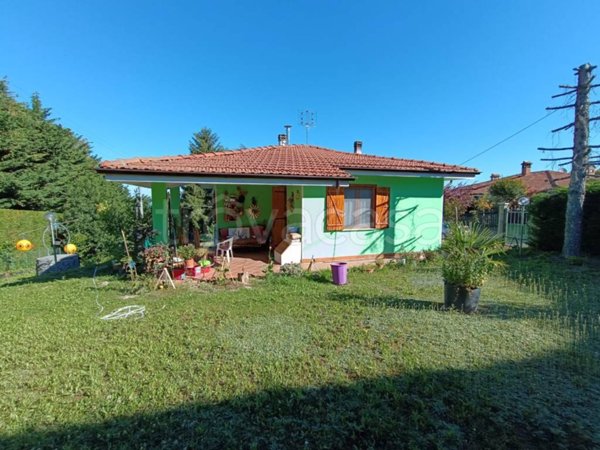 casa indipendente in vendita a Rodello