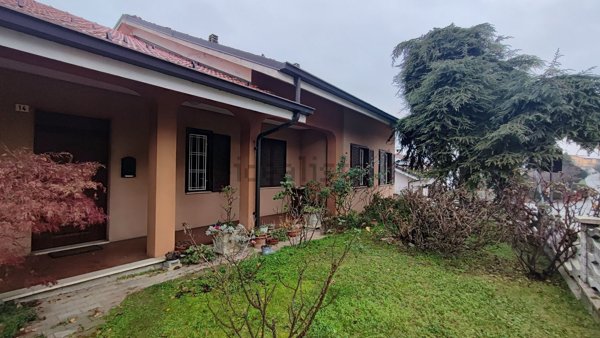 casa indipendente in vendita a Rodello