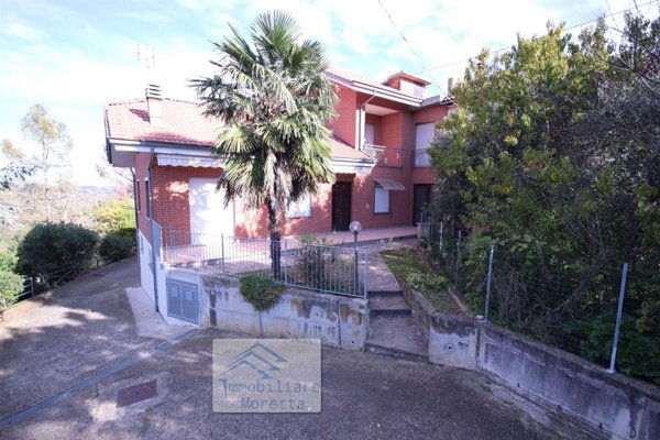 casa indipendente in vendita a Rodello