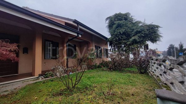 casa indipendente in vendita a Rodello