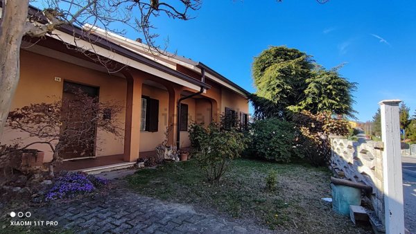 casa indipendente in vendita a Rodello