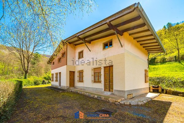 casa indipendente in vendita a Rossana