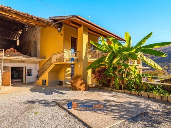 casa indipendente in vendita a Rossana