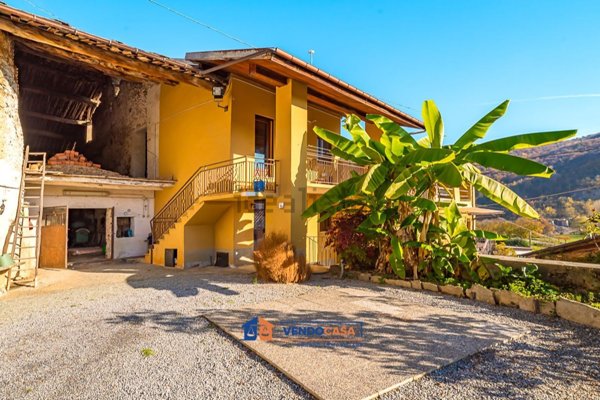 casa indipendente in vendita a Rossana