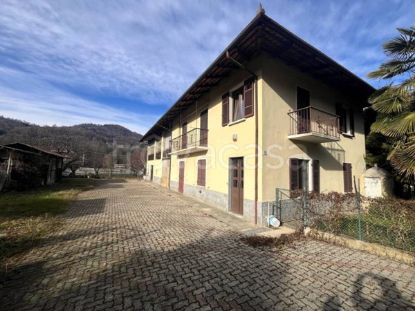 casa indipendente in vendita a Rossana